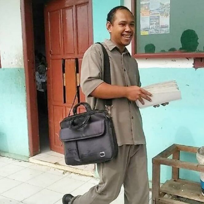 
					Dedikasi Guru Viral Ini Mengantarkannya ke Tanah Suci