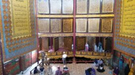 Pengunjung yang memadati lokasi Alquran Al Akbar yang berada di Kecamatan Gandus, Palembang (foto: thama/Urban Id)