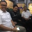 Menteri Pariwisata RI, Arief Yahya yang tengah berbincang bersama Gubernur Sumsel, Herman Deru, di Bandara SMB 2 Palembang, Rabu (6/2/2019). (Foto; Humas Pemprov Sumsel)