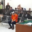 salah seorang terpidana saat menjaalani proses persidangan (foto: thama/Urban Id)