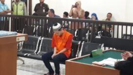 salah seorang terpidana saat menjaalani proses persidangan (foto: thama/Urban Id)