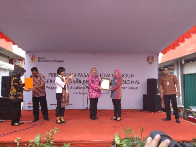 
					Kini Pasar Rakyat ada Ketentuan SNI
