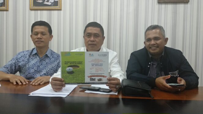 
					Turnamen Golf, Hole In One Dapat Rumah
