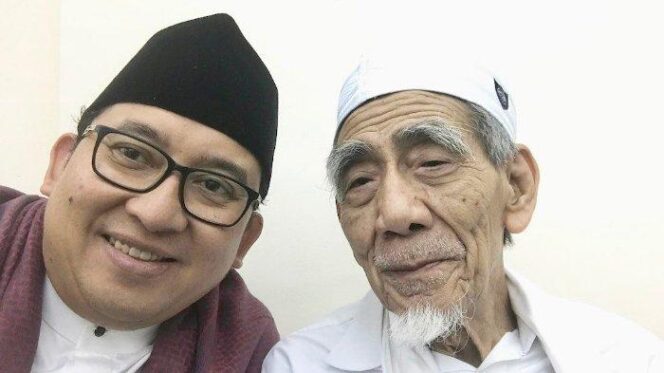 
					Postingan foto Fadli Zon dan Mbah Moen di media sosial