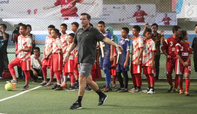 
					Tim Garuda Coaching Clinic Bersama Eks Liverpoll Vladimir Smicer