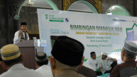 Jamaah haji yang diberangkatkan melalui Bank Sumsel Babel Syariah menggelar manasik haji.