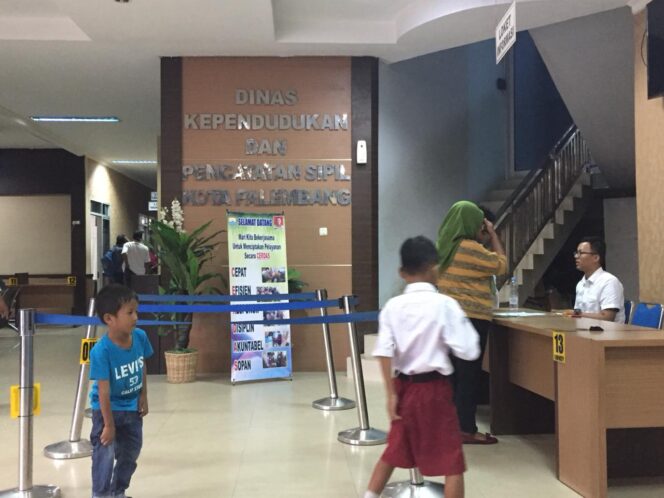 
					Disdukcapil Bantah Ada WNA Punya e-KTP di Palembang