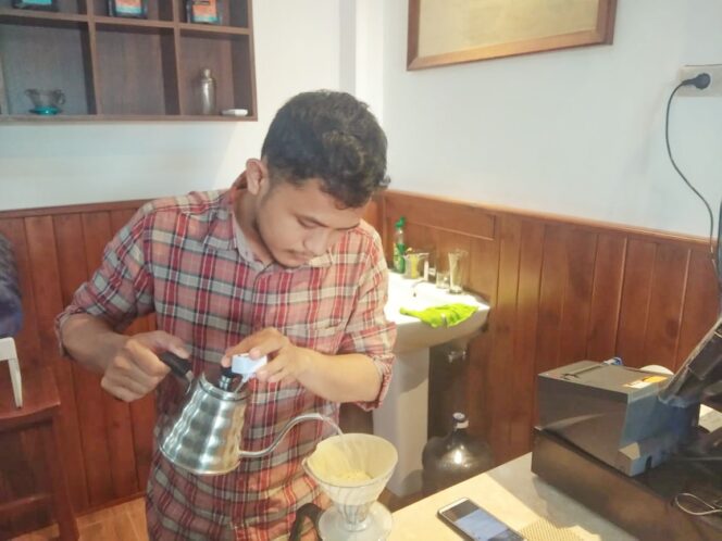 
					Menikmati Seruputan Kopi Asli Sumsel di Tepian Musi