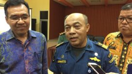 Kasi keselamatan berlayar penjagaan dan patroli KSPO Palembang Suharto (Tengah) dan Kadishub Sumsel Nelson Firdaus (Kiri)