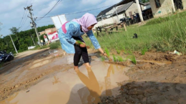 Milenial di Palembang kritik jalan rusak (istimewa)