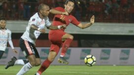 Erza mencetak satu gol saat uji coba kontra Bali United (foto : Kumparan)