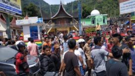 Massa menghakimi dept collector (foto : Antara)