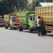 Truk batubara di Sumsel saat mogok bersama beberapa waktu lalu (foto : net)