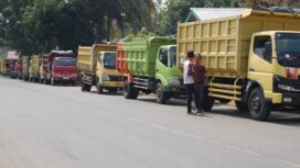 Truk batubara di Sumsel saat mogok bersama beberapa waktu lalu (foto : net)