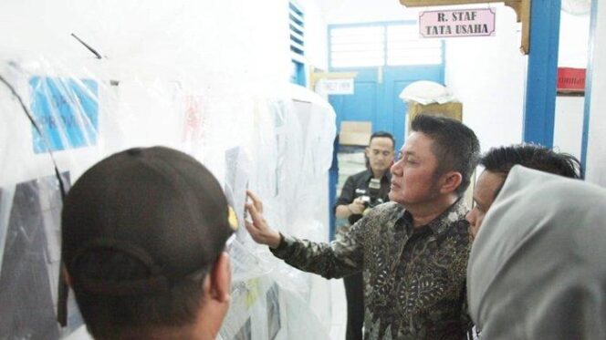
					Gubernur Sumsel Pastikan Logistik Pemilu Aman Hingga Tujuan