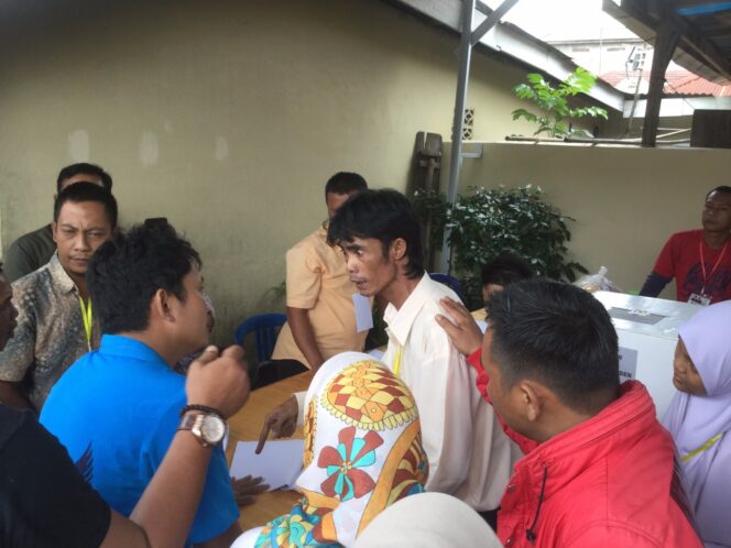 
					PSL di Palembang, Saksi Capres 02 Sempat Bersitegang dengan KPPS