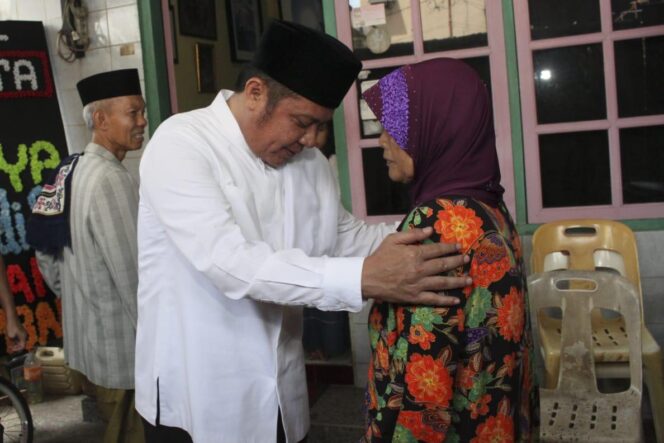 
					Sambangi Rumah Ketua KPPS yang Meninggal, Herman Deru Beri Dukungan Moril