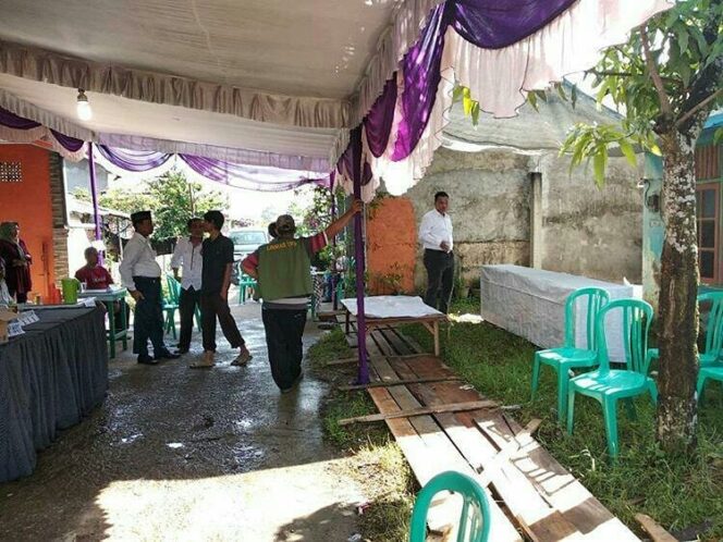 
					Makin Siang, Surat Suara Tak Kunjung Datang