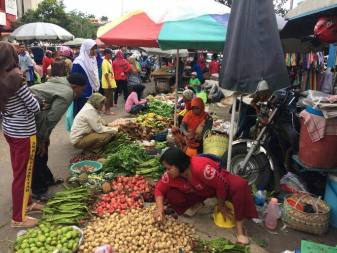 
					Sembako Terus Naik, Pemilik Usaha Kurangi Porsi Makanan
