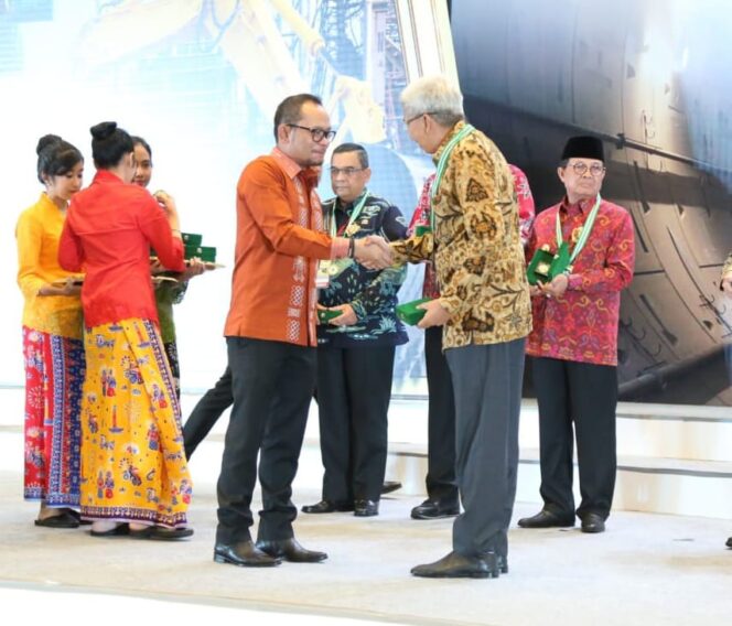 
					Sumsel Raih Penghargaan K3