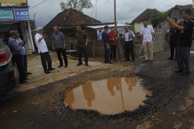 
					Wagub Tinjau Kerusakan Jalan Provinsi Penghubung OI-OKU