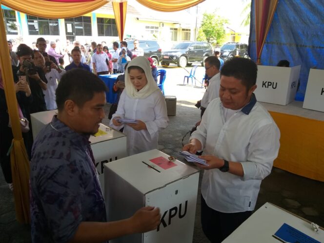 
					Di TPS Herman Deru, Jokowi Kalah