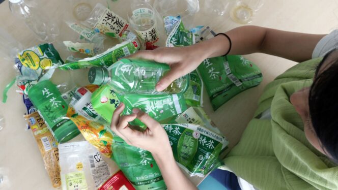
					Bahaya Plastik Dikehidupan Sehari-hari