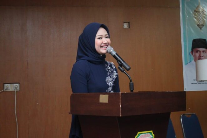 
					Duta literasi Sumsel, Hj. Percha Leanpuri