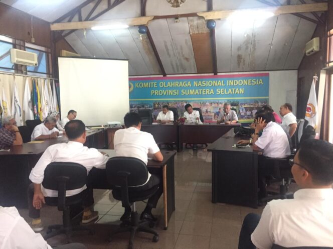 
					Suasana rapat persiapan musorprovlub di ruang rapat KONI Sumsel, Rabu (15/5). 