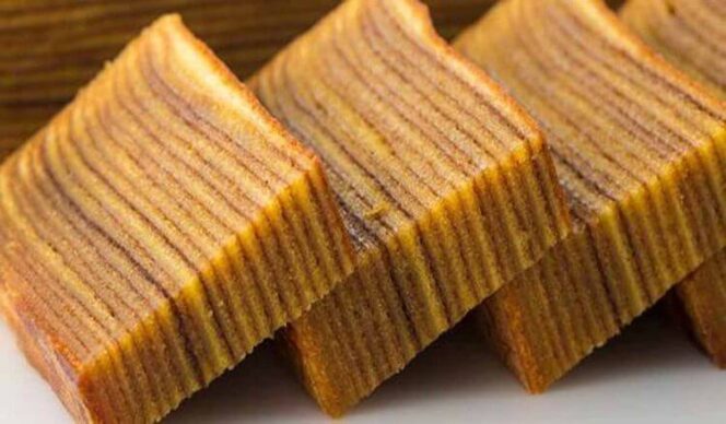 
					Kue 8 jam khas Palembang