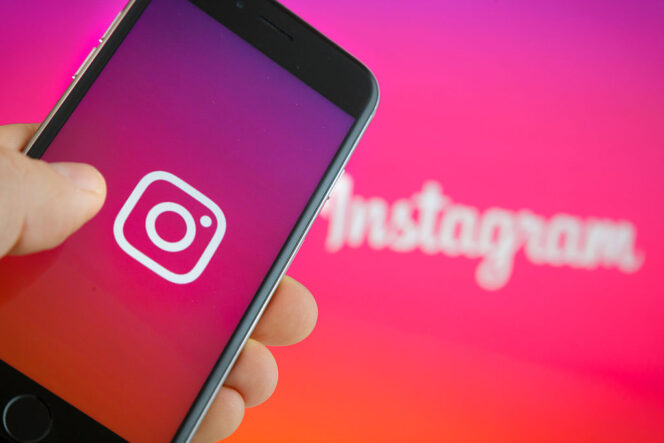 
					Instagram