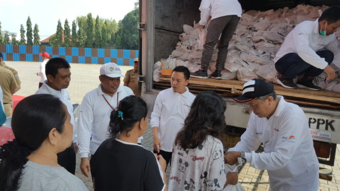 
					Warga Sekitar Pelabuhan Palembang Serbu Truk Kontainer