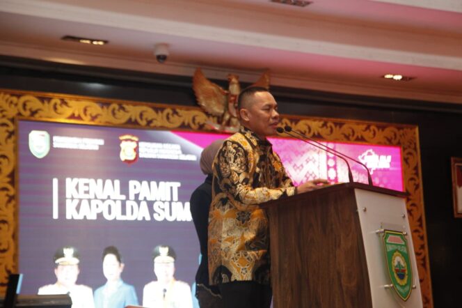 
					Ini Pesan Irjen Pol Zulkarnain Kepada Kapolda Sumsel yang Baru
