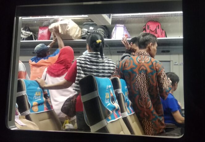 
					Selama Arus Mudik, Pengguna Kereta Api Lebihi Rencana Operasi
