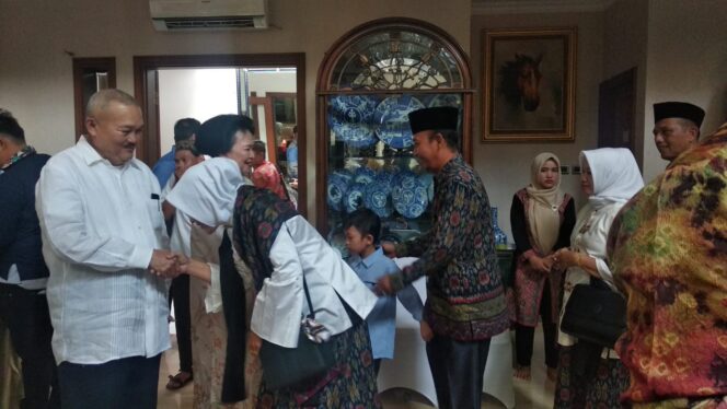 
					Ribuan Warga Sumsel Antusias Datangi Open House Alex Noerdin
