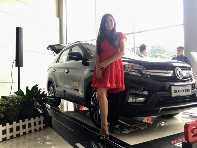 
					DFSK Glory memperkenalkan diri di pasar otomotif Palembang