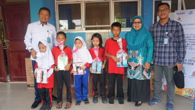 
					56 Cabang Perum Jamkrindo Serentak Bagikan Perlengkapan Sekolah