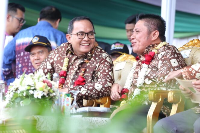
					Dodi Reza Gratiskan Alat Buka Lahan untuk Petani Muba