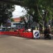 Pengendara motor coba melawan arah di depan kantor Dishub Sumsel