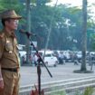 Sekda Palembang Ratu Dewa saat memimpin apel gabungan Pemerintah Kota Palembang, Senin (10/6), di Pelataran Benteng Kuto Besak