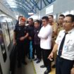 Gubernur Sumsel saat hendak menaiki LRT, Selasa (11/6) 