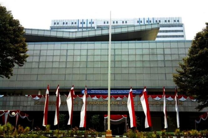 
					Kemendikbut ubah aturan sistem zonasi