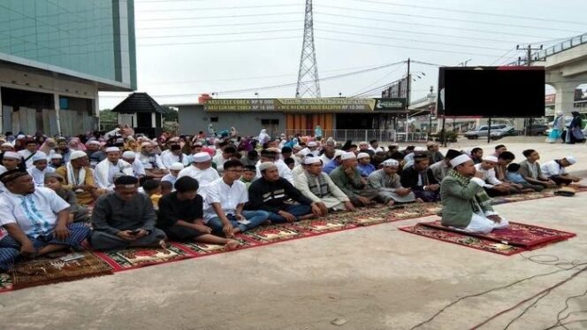 
Pelaksanaan Salat Ied di Masjid kawasan Jakabaring Palembang. (Foto : Sripoku.com)