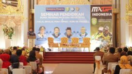 Gubernur Sumatera Selatan Herman Deru menghadiri seminar pendidikan  dengan tema “Dunia Pendidikan di Era Industri 4.0  yang juga dikemas dalam acara halal bihalal  yang dihadiri seluruh  Kepala Sekolah dan para guru se-Sumatera Selatan  yang dipusatkan di aula rumah makan Sri Melayu Palembang, Senin (24/6).