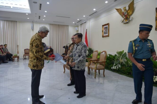 
Sumsel Raih Peringkat 2 Paritrana Award