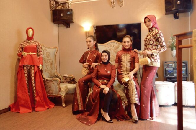 
					Tanpa Perantara Pemda, Adis Karim Promosikan Songket Palembang di AS