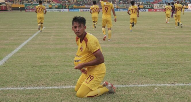 
					Penyerang Sriwijaya FC Yongki Aribowo saat melakukan selebrasi (Foto: Derusumsel)