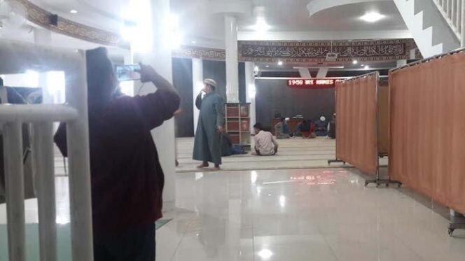 
					Viral Wanita Bawa Anjing ke Masjid, Ini Faktanya