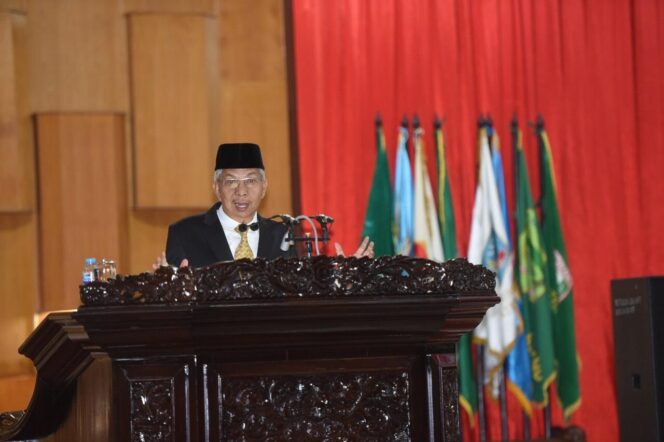 
					Wakil Gubernur Sumatera Selatan (Sumsel) H. Mawardi Yahya menghadiri Rapat Paripurna LX (60) DPRD Provinsi Sumsel di Ruang Rapat Paripurna DPRD Provinsi Sumsel, Senin (1/7).