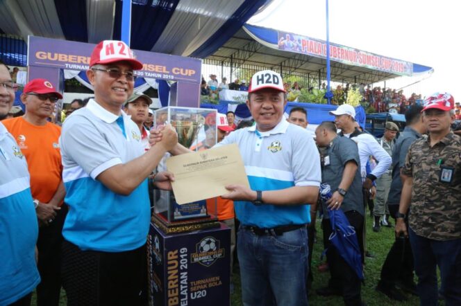 
					Kick Off Piala Gubernur di Mura, Herman Deru Berhasil Jebol Gawang Lawan
